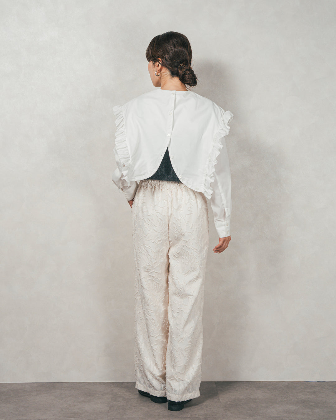 ［SET］2WAYビッグフリルカラーブラウス+モヘアタッチKnitビスチェ+フリンジジャガードリラックスパンツ（3SET）