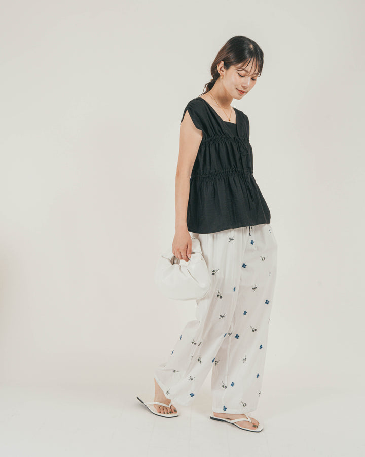 ［SET］リネンタッチShirringリボンブラウス + Flower刺繍リラックスパンツ（2SET）