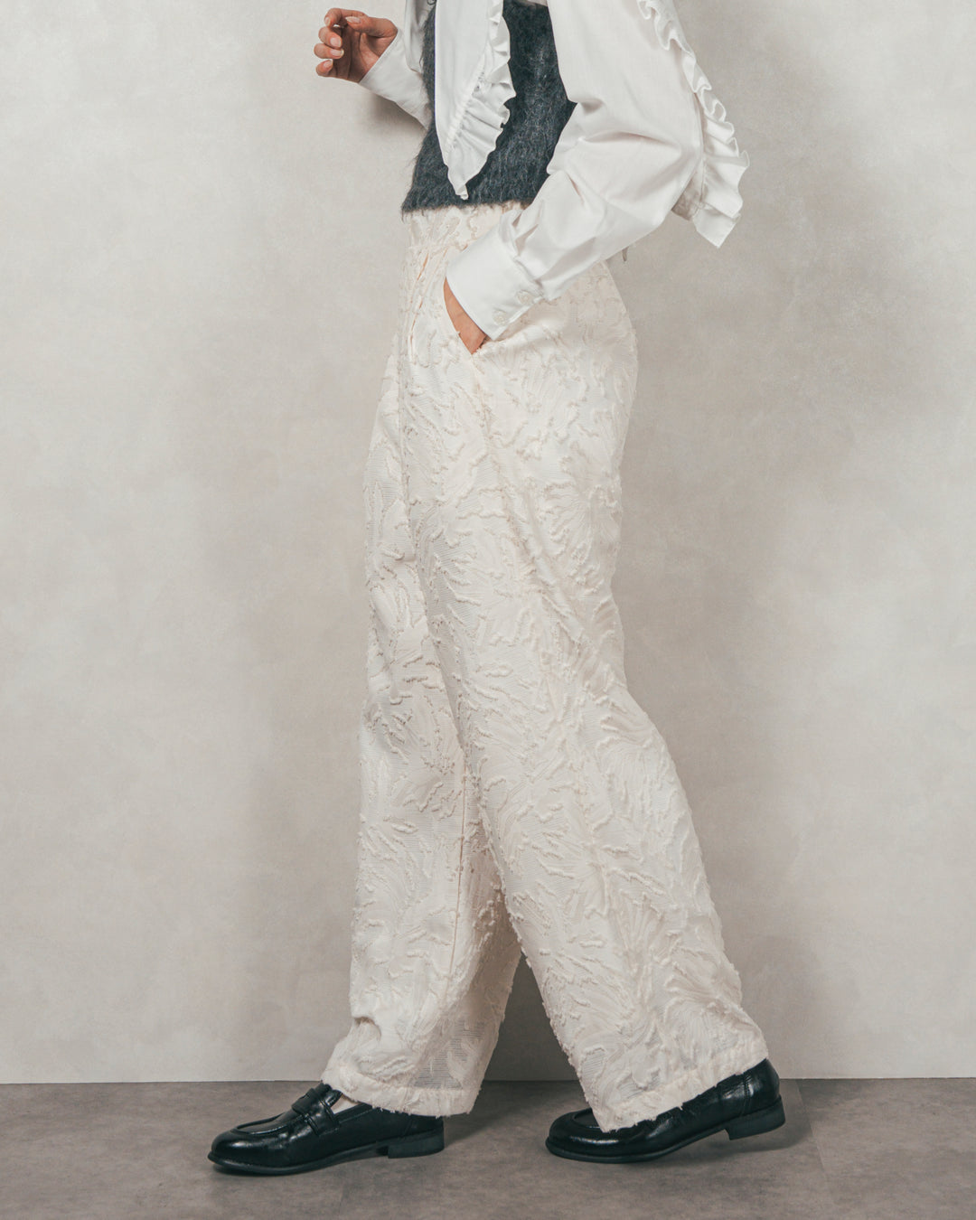 ［SET］2WAYビッグフリルカラーブラウス+モヘアタッチKnitビスチェ+フリンジジャガードリラックスパンツ（3SET）