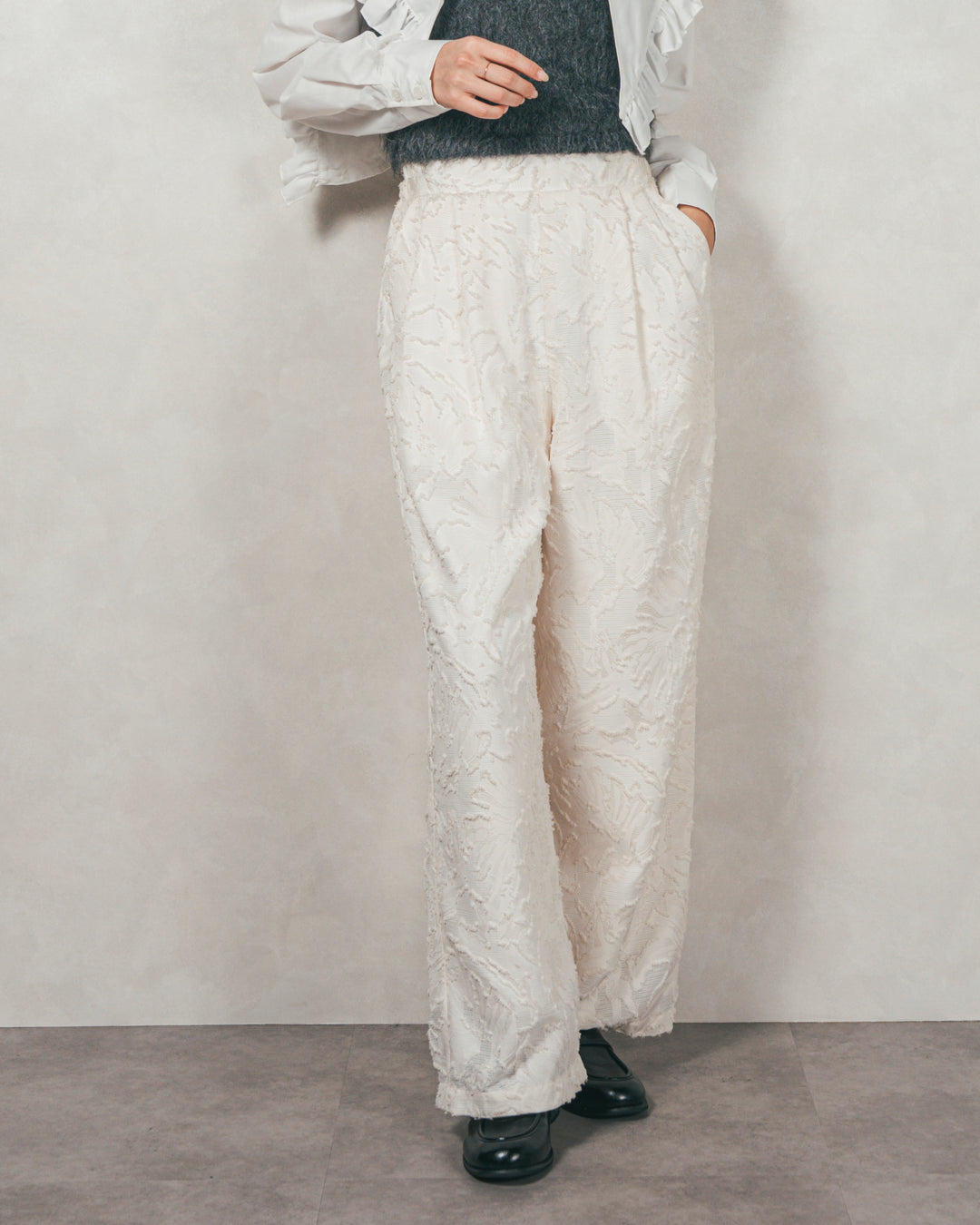 ［SET］2WAYビッグフリルカラーブラウス+モヘアタッチKnitビスチェ+フリンジジャガードリラックスパンツ（3SET）