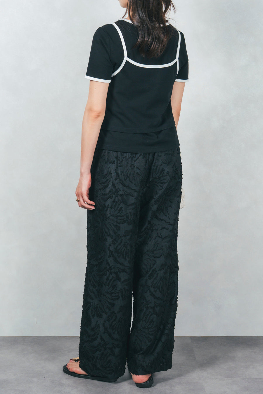 ［SET］キャミ付きリンガーTシャツ+フリンジジャガードリラックスパンツ（2SET）