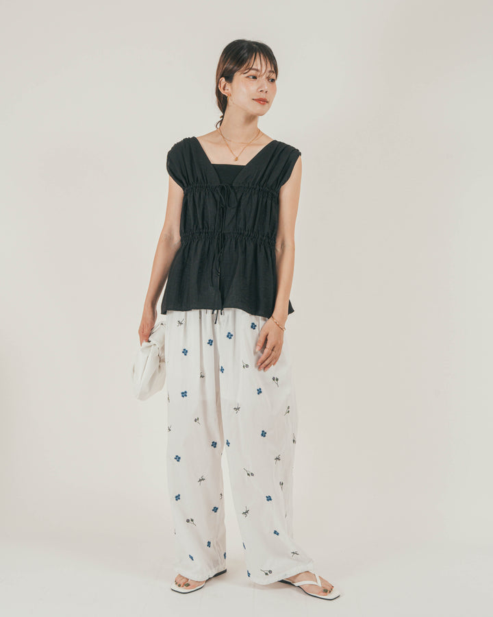 ［SET］リネンタッチShirringリボンブラウス + Flower刺繍リラックスパンツ（2SET）