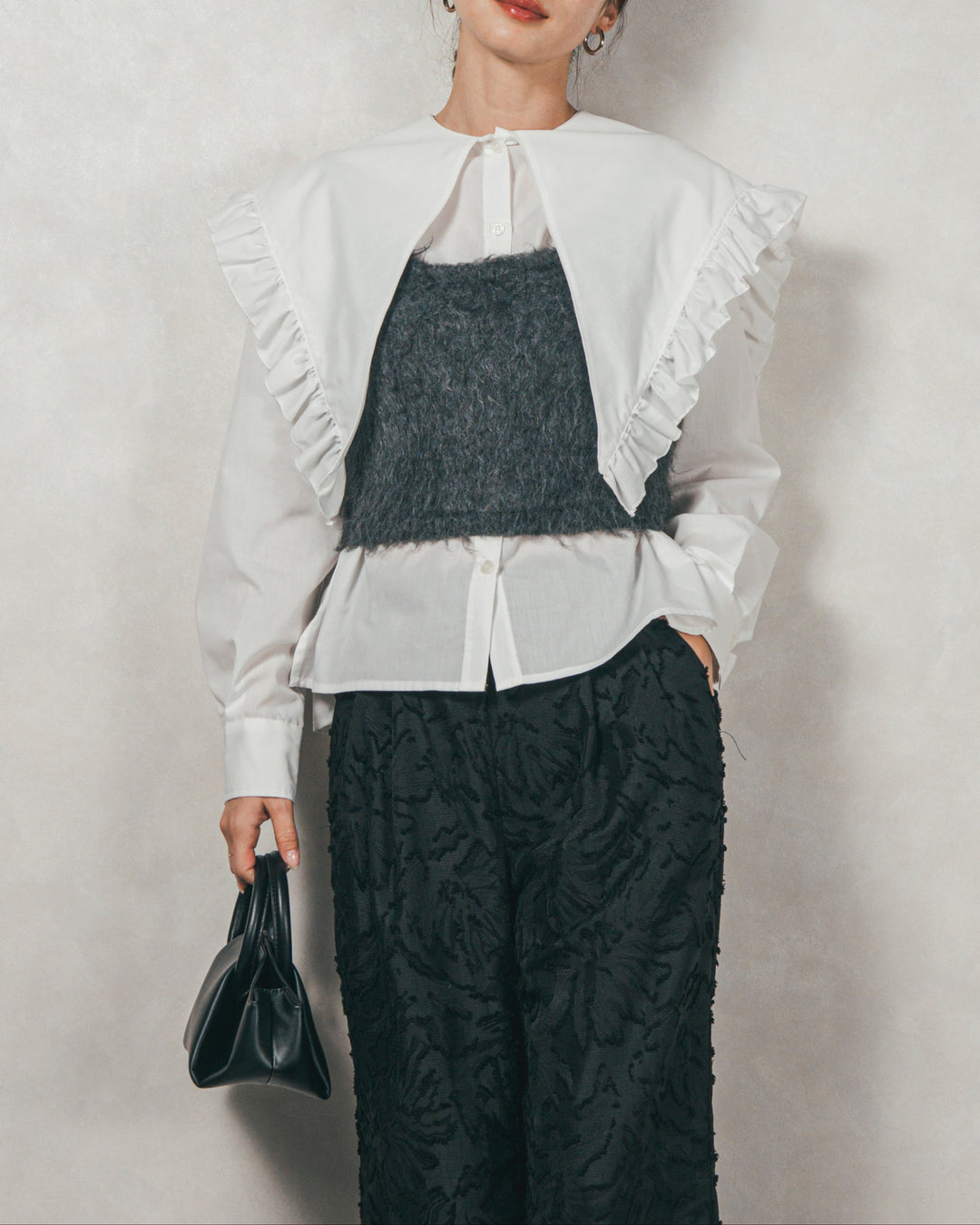 ［SET］2WAYビッグフリルカラーブラウス+モヘアタッチKnitビスチェ+フリンジジャガードリラックスパンツ（3SET）