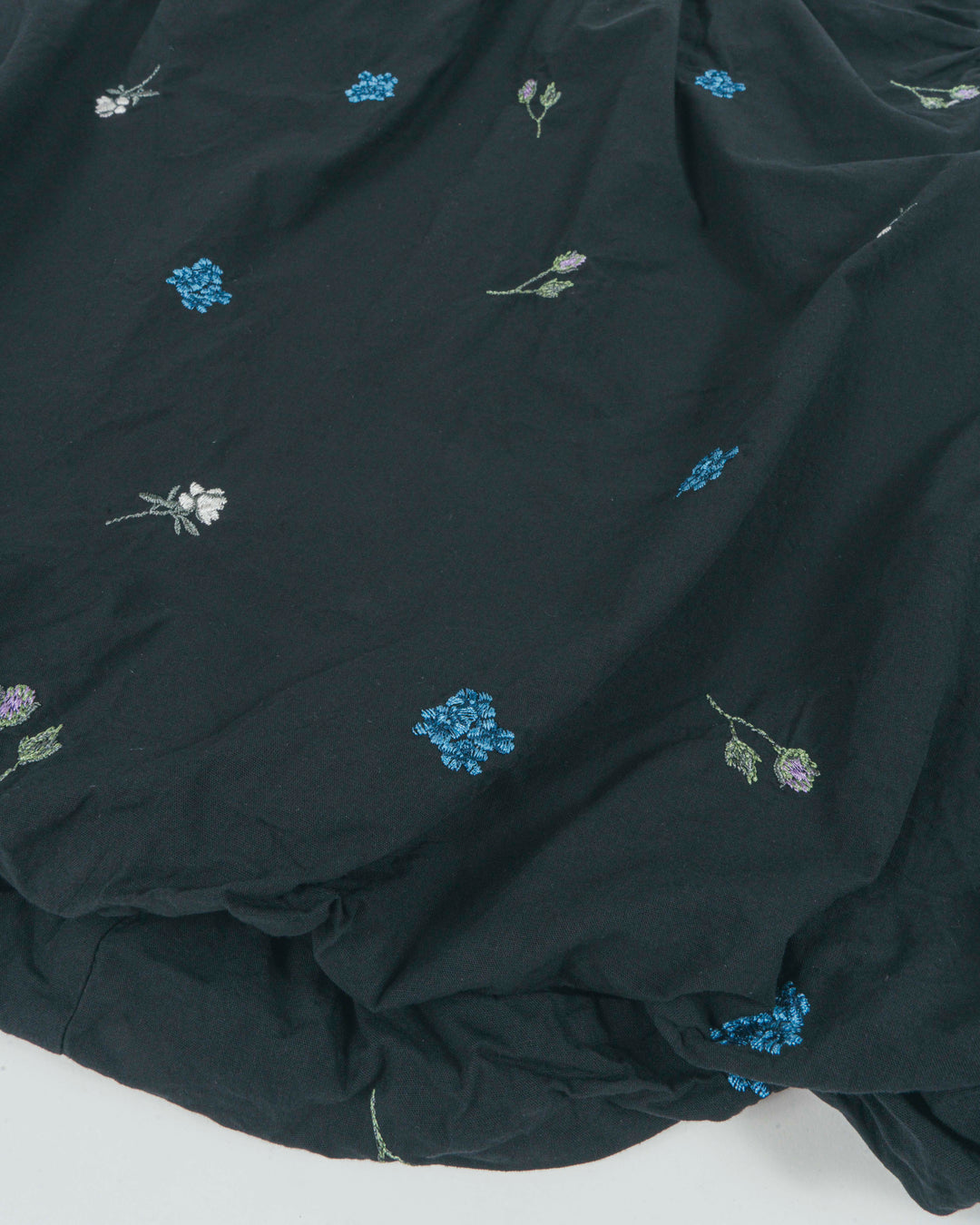 ［SET］Flower刺繍バルーンノースリブラウス + スラブデニム イージーパンツ（2SET）