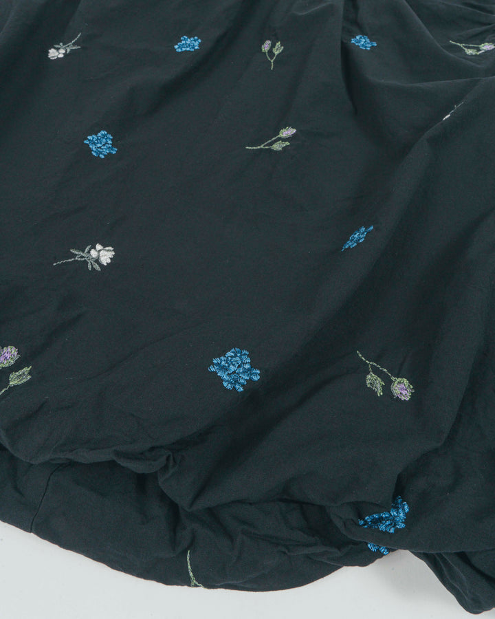 ［SET］Flower刺繍バルーンノースリブラウス + スラブデニム イージーパンツ（2SET）