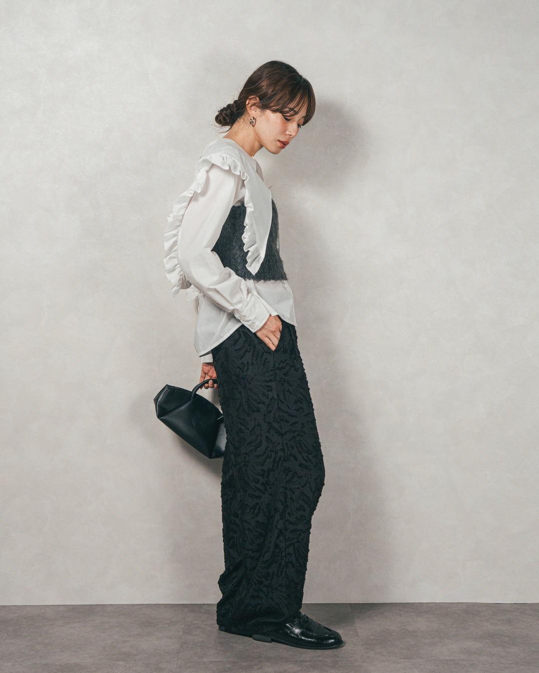 ［SET］2WAYビッグフリルカラーブラウス+モヘアタッチKnitビスチェ+フリンジジャガードリラックスパンツ（3SET）