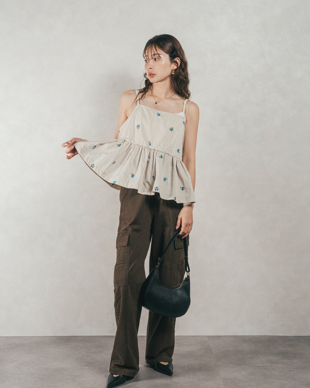 ［SET］Flower刺繍　ボリュームキャミ + ピグメントツイルカーゴパンツ（2SET）