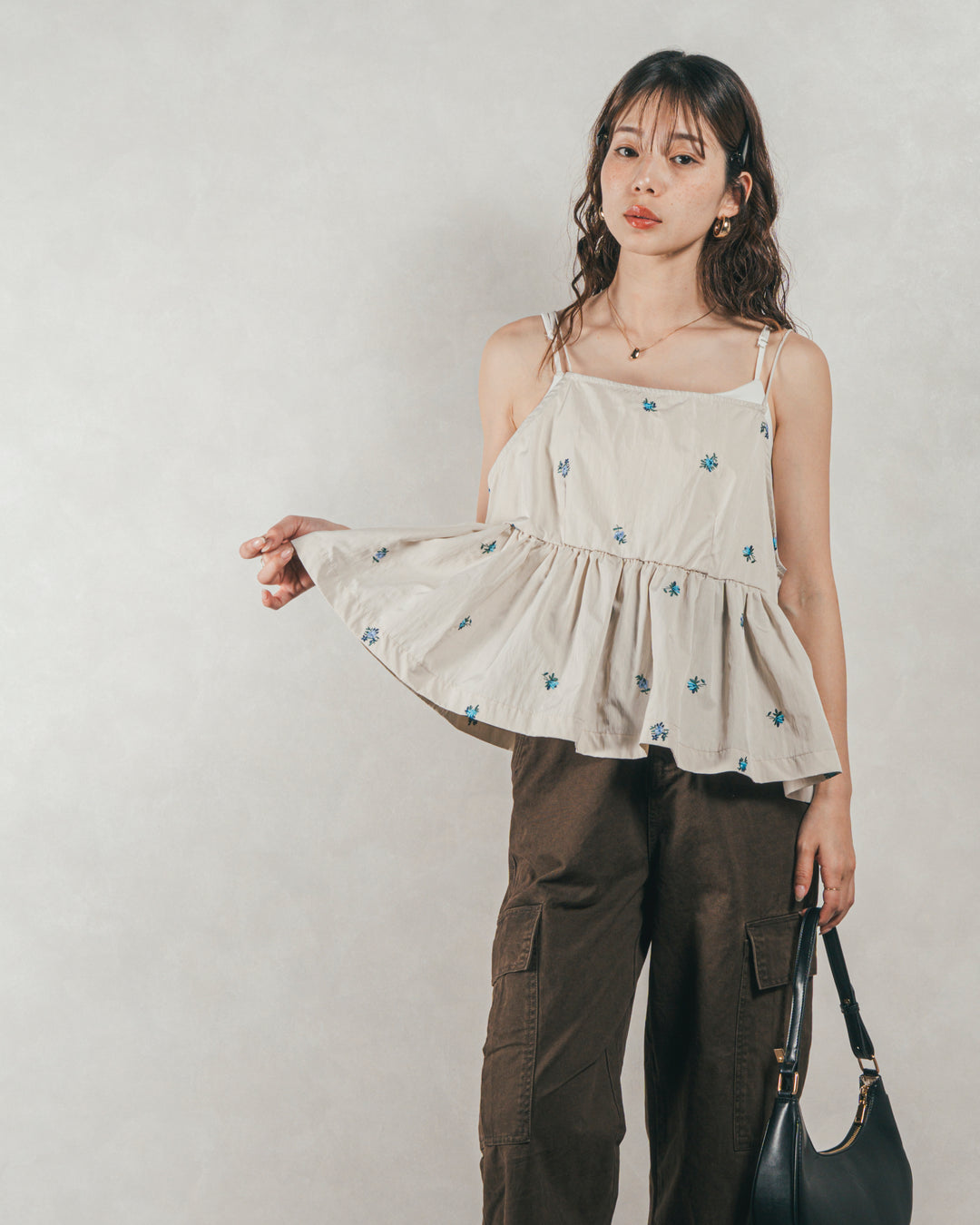 ［SET］Flower刺繍　ボリュームキャミ + ピグメントツイルカーゴパンツ（2SET）