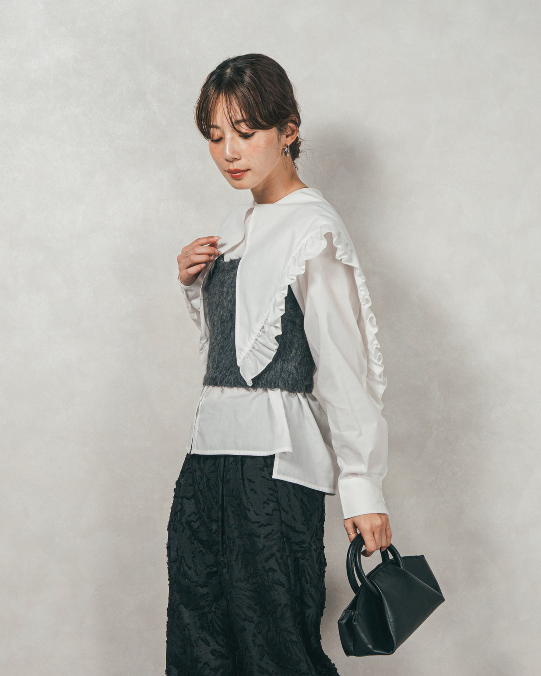 ［SET］2WAYビッグフリルカラーブラウス+モヘアタッチKnitビスチェ+フリンジジャガードリラックスパンツ（3SET）