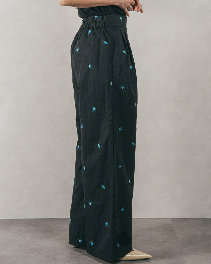 ［SET］Flower刺繍　ボリュームキャミ + Flower刺繍　タックパンツ（2SET）