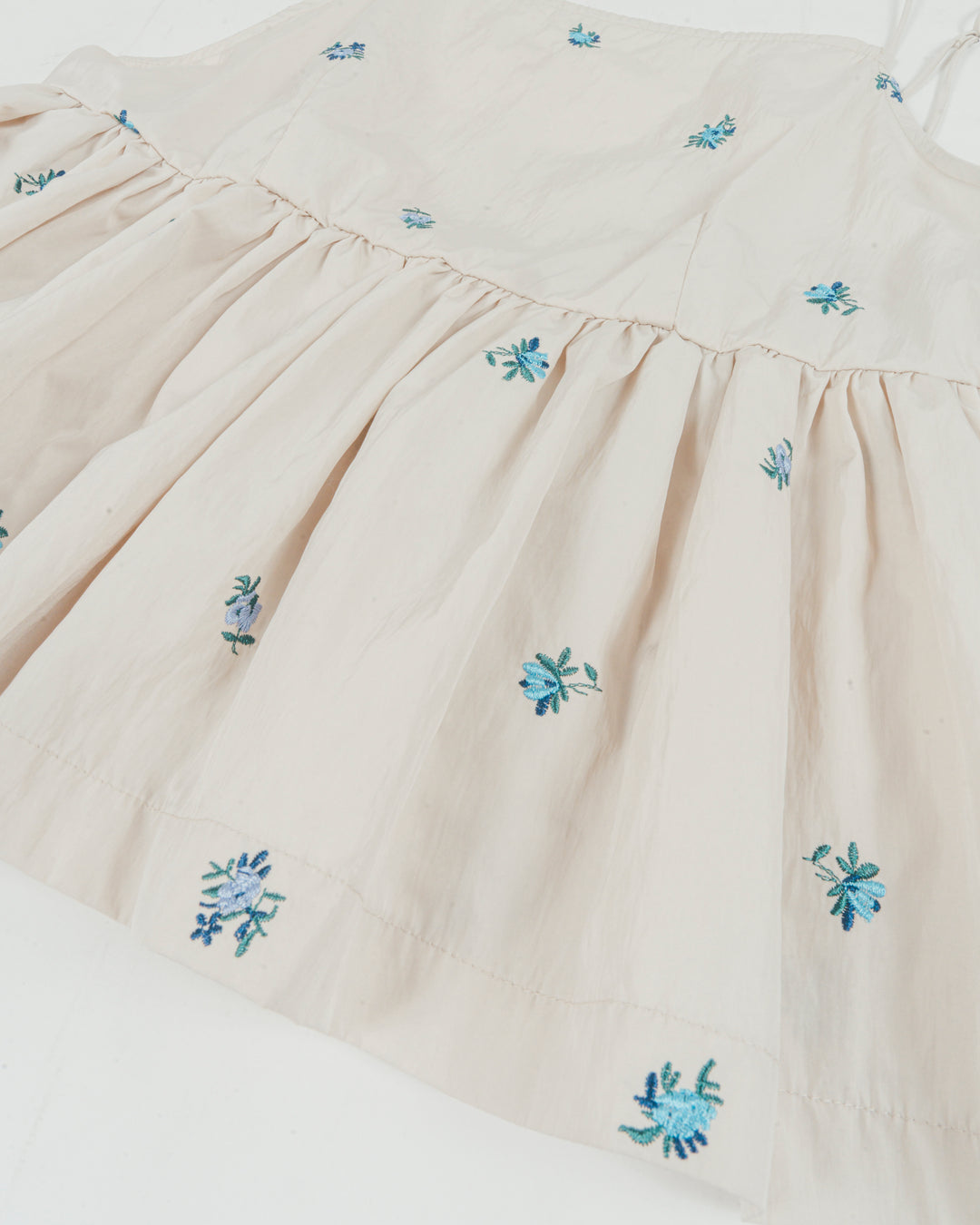 ［SET］Flower刺繍　ボリュームキャミ + Flowerプリントフリルブラウス + 10oz ニュアンスバイカラー リラックスワイドデニム（3SET）