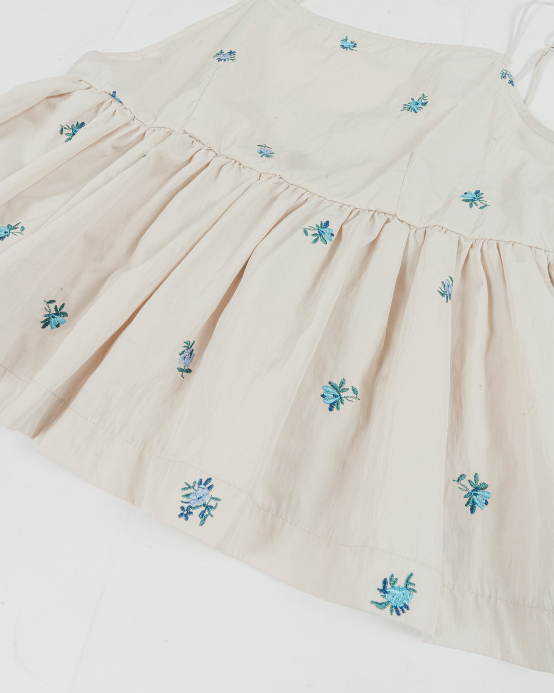 ［SET］Flower刺繍　ボリュームキャミ + Flowerプリントフリルブラウス + 10oz ニュアンスバイカラー リラックスワイドデニム（3SET）