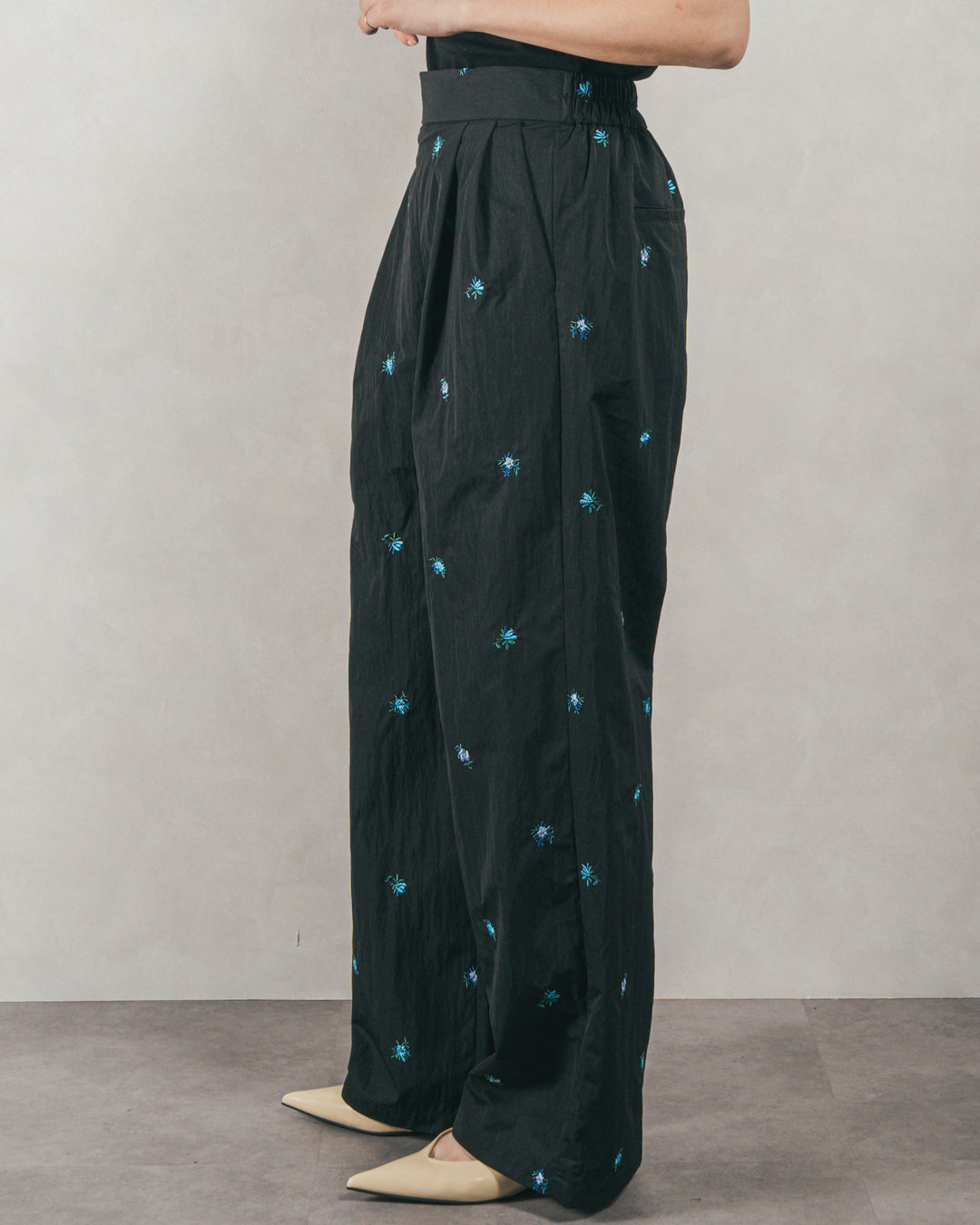 ［SET］Mixメッシュ Vネックカーデ + Flower刺繍　タックパンツ（2SET）