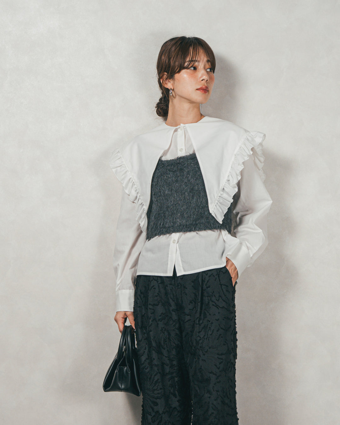 ［SET］2WAYビッグフリルカラーブラウス+モヘアタッチKnitビスチェ+フリンジジャガードリラックスパンツ（3SET）