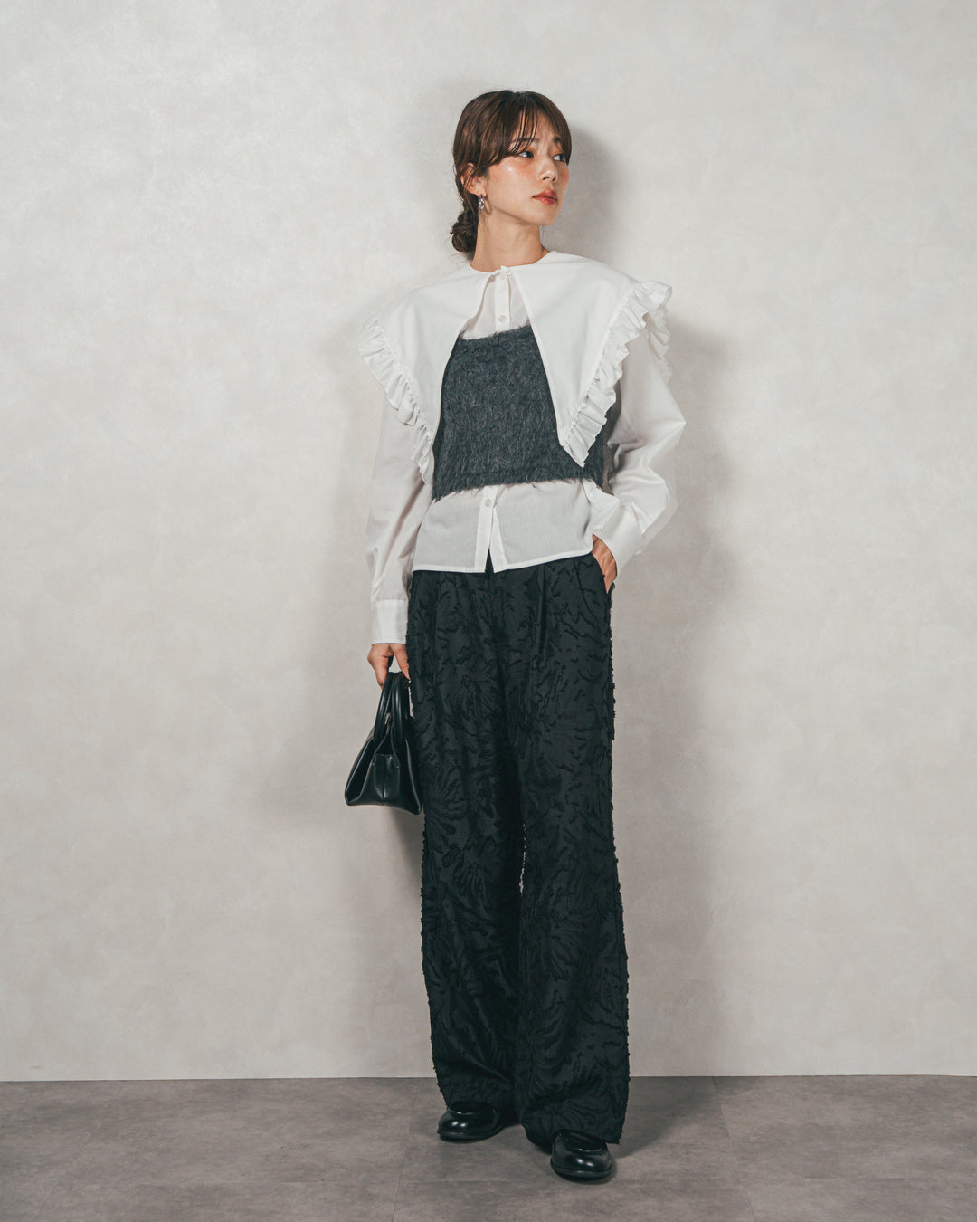 ［SET］2WAYビッグフリルカラーブラウス+モヘアタッチKnitビスチェ+フリンジジャガードリラックスパンツ（3SET）