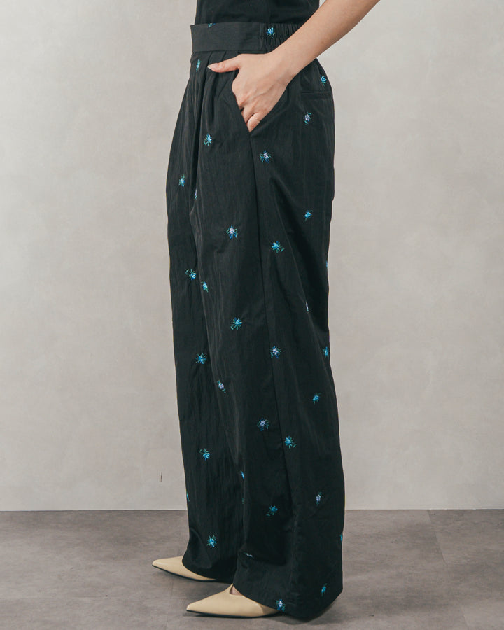 ［SET］Flower刺繍　ボリュームキャミ + Flower刺繍　タックパンツ（2SET）