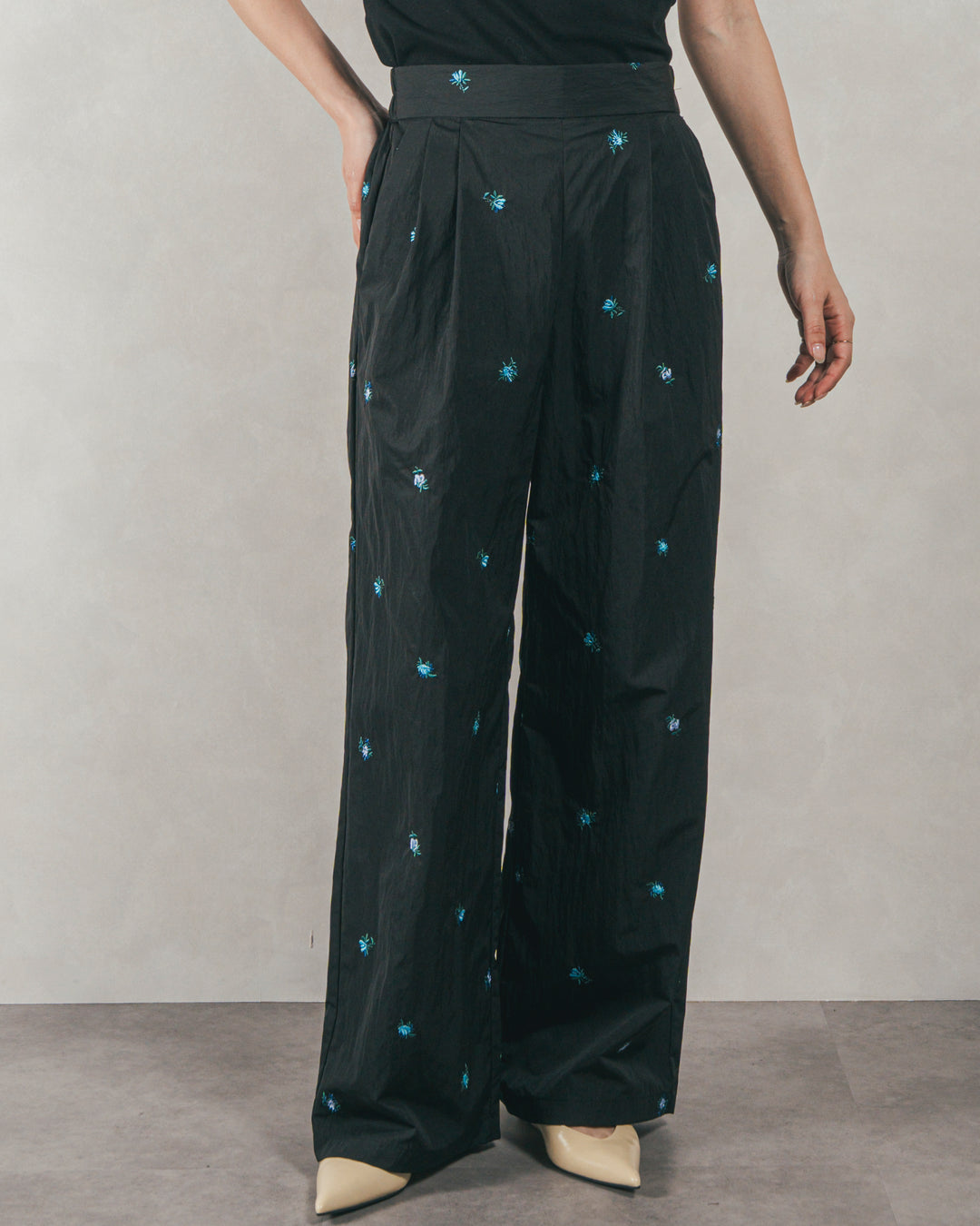 ［SET］Flower刺繍　ボリュームキャミ + Flower刺繍　タックパンツ（2SET）