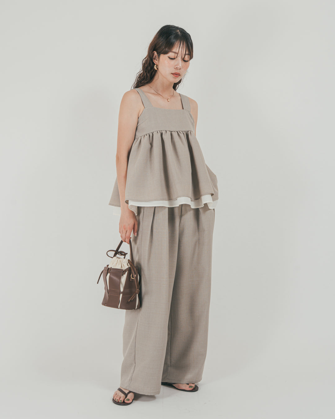 ［SET］スラブTweedバイカラーティアードキャミ + スラブTweedタックワイドパンツ（2SET）