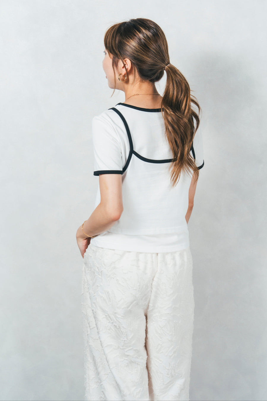［SET］キャミ付きリンガーTシャツ+フリンジジャガードリラックスパンツ（2SET）