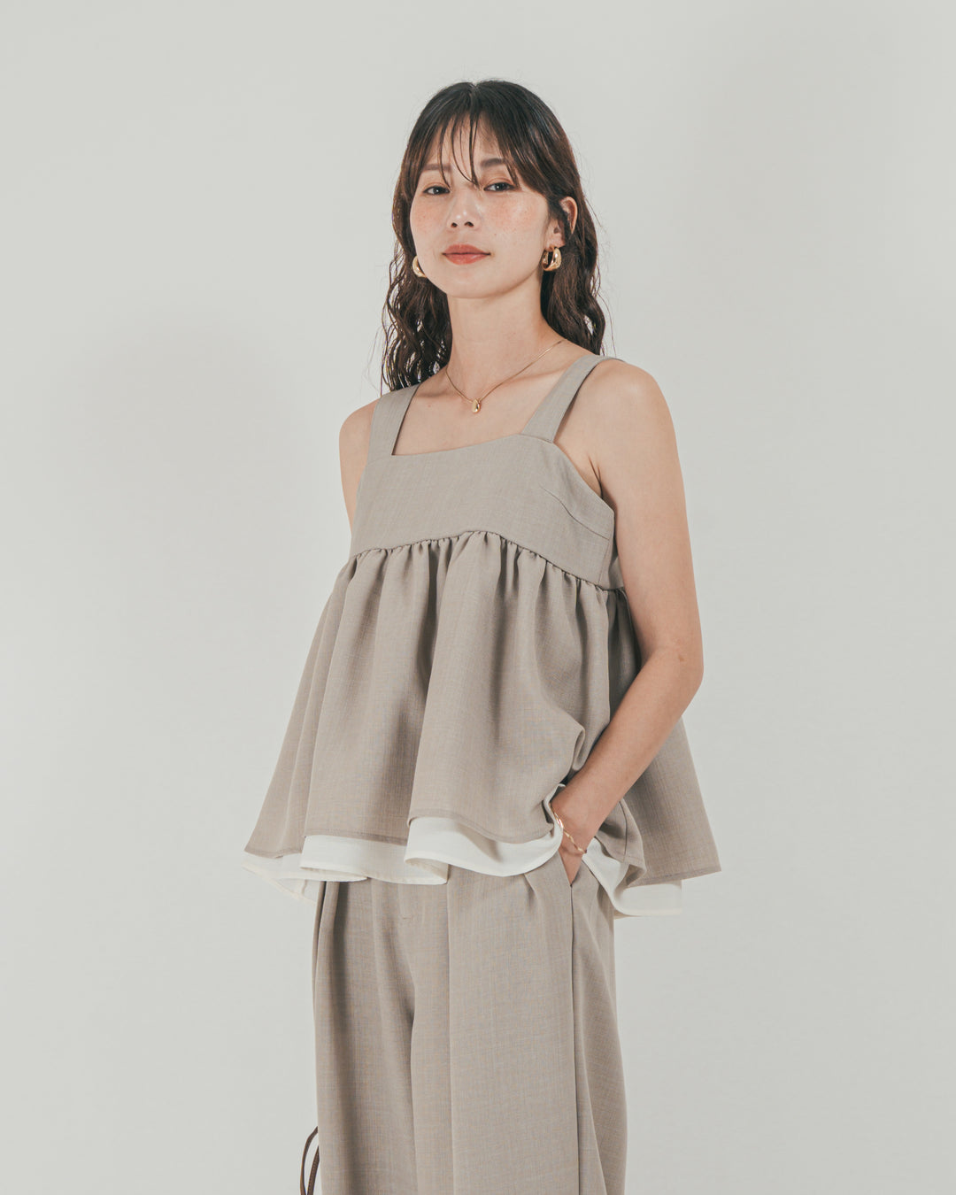 ［SET］スラブTweedバイカラーティアードキャミ + スラブTweedタックワイドパンツ（2SET）