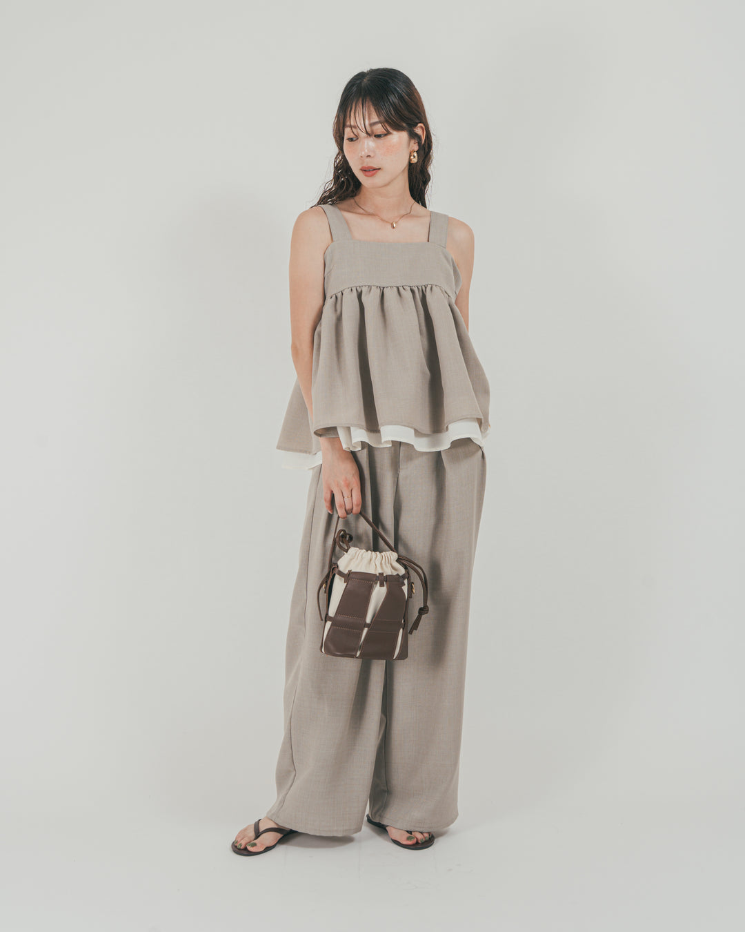 ［SET］スラブTweedバイカラーティアードキャミ + スラブTweedタックワイドパンツ（2SET）