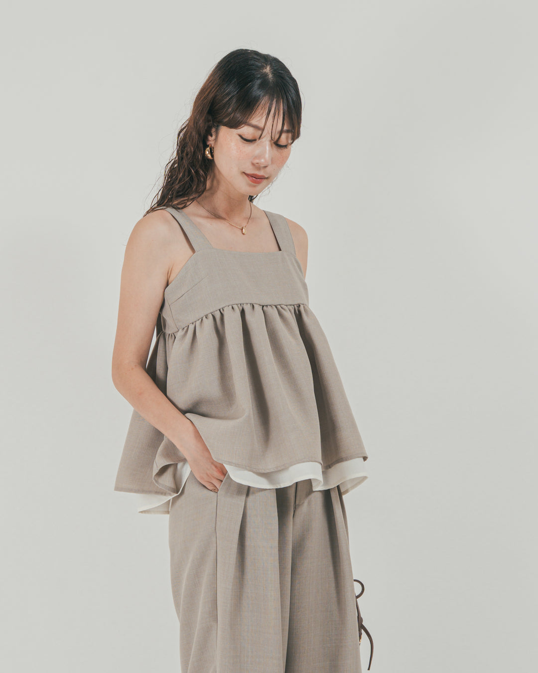 ［SET］スラブTweedバイカラーティアードキャミ + スラブTweedタックワイドパンツ（2SET）