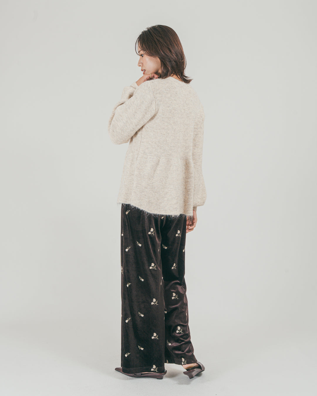 ［SET］モヘア Peplumニット + Flower刺繍 ベロアパンツ（2SET）