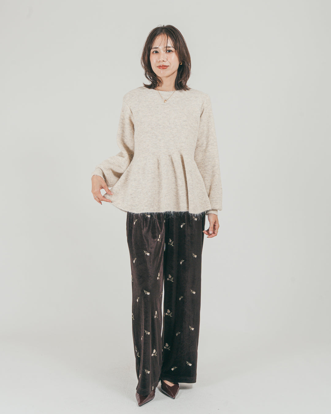 ［SET］モヘア Peplumニット + Flower刺繍 ベロアパンツ（2SET）