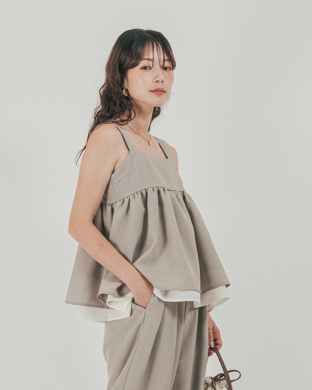 ［SET］スラブTweedバイカラーティアードキャミ + スラブTweedタックワイドパンツ（2SET）