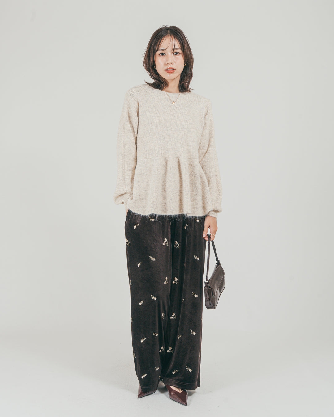 ［SET］モヘア Peplumニット + Flower刺繍 ベロアパンツ（2SET）