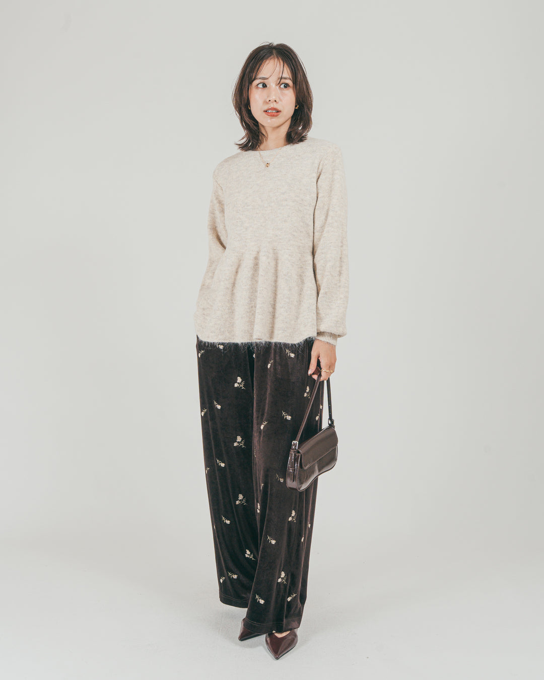 ［SET］モヘア Peplumニット + Flower刺繍 ベロアパンツ（2SET）