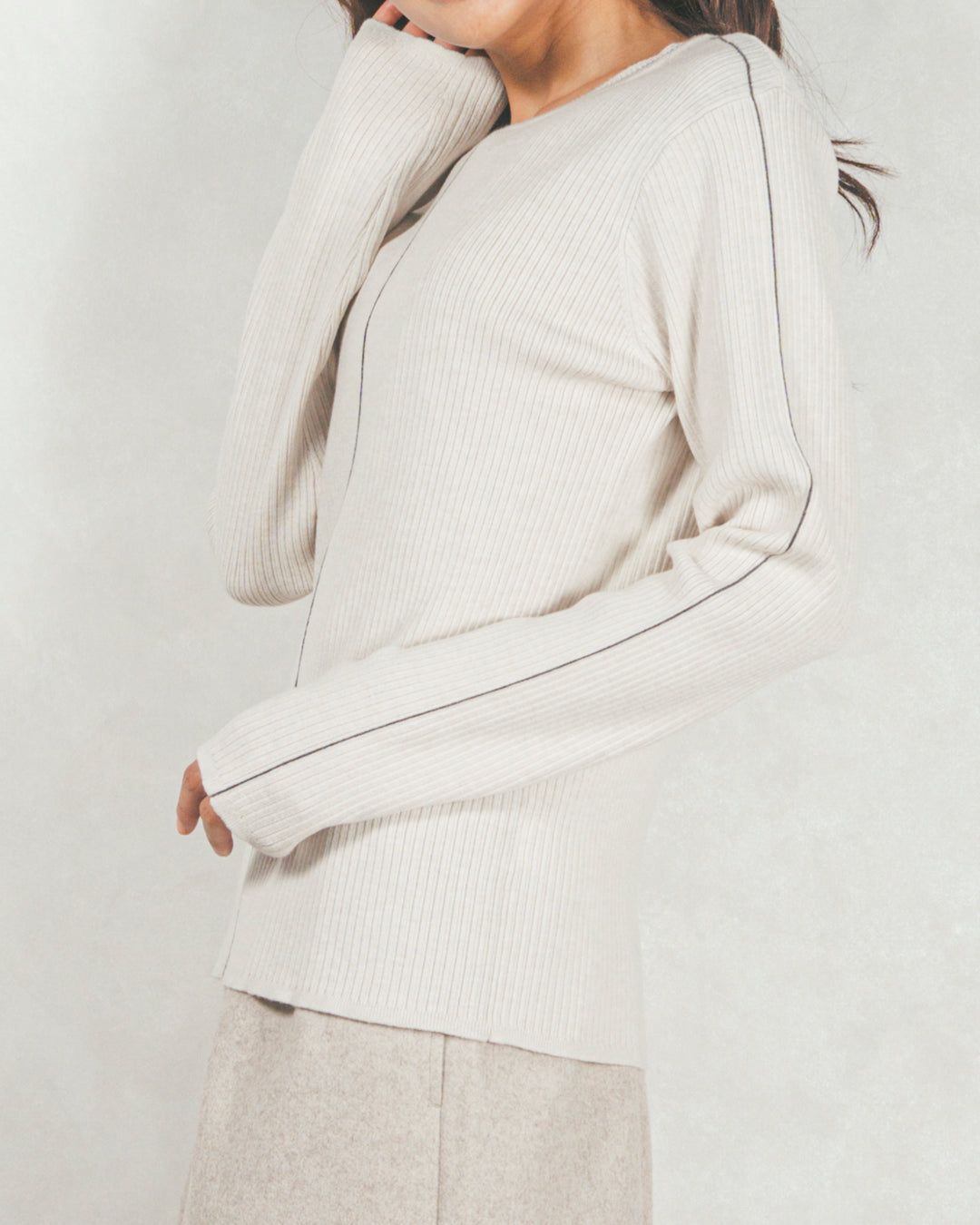 Line Rib クルーネックニット（IVORY)