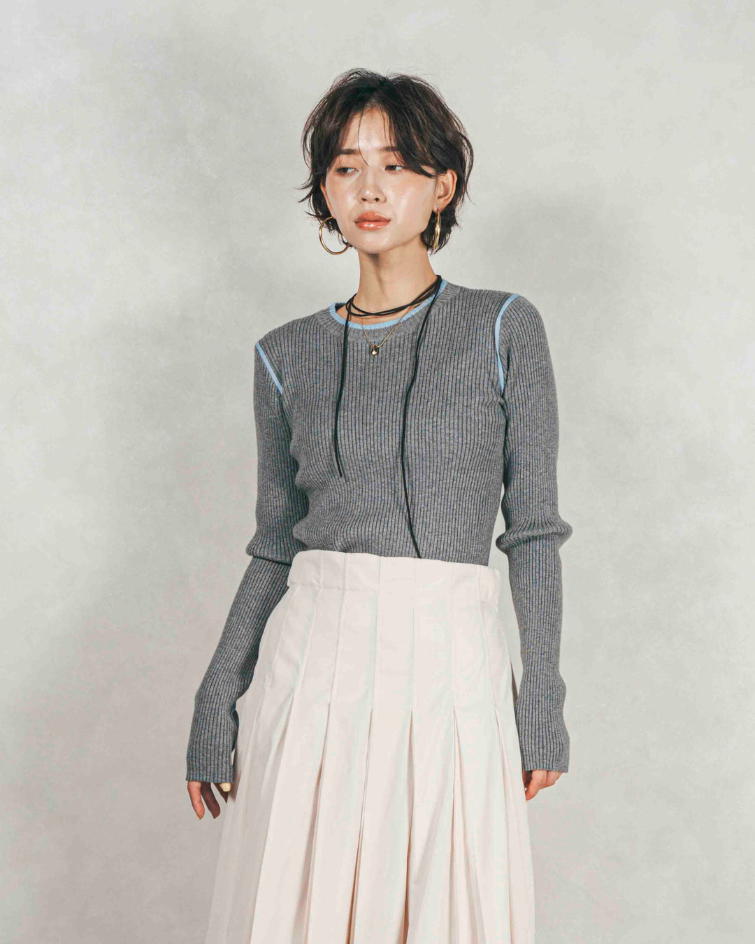 ［SET］バイカラークルーネックニットトップス+W-Tuckプリーツロングスカート（2SET）