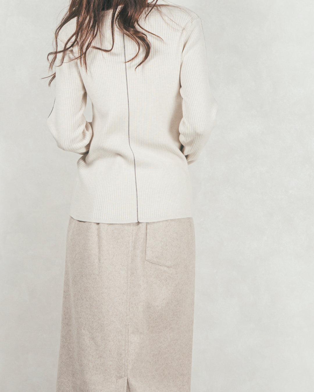 Line Rib クルーネックニット（IVORY)