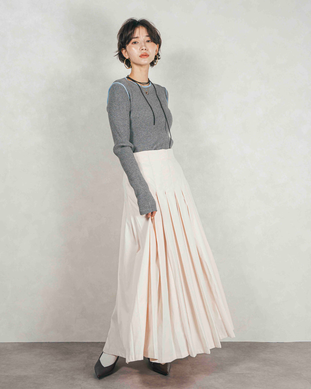 ［SET］バイカラークルーネックニットトップス+W-Tuckプリーツロングスカート（2SET）
