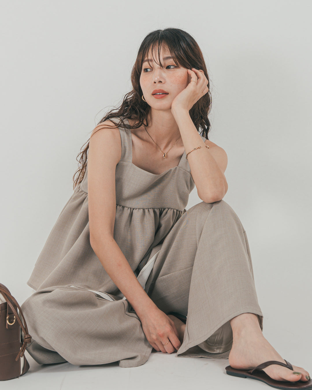 ［SET］スラブTweedバイカラーティアードキャミ + スラブTweedタックワイドパンツ（2SET）