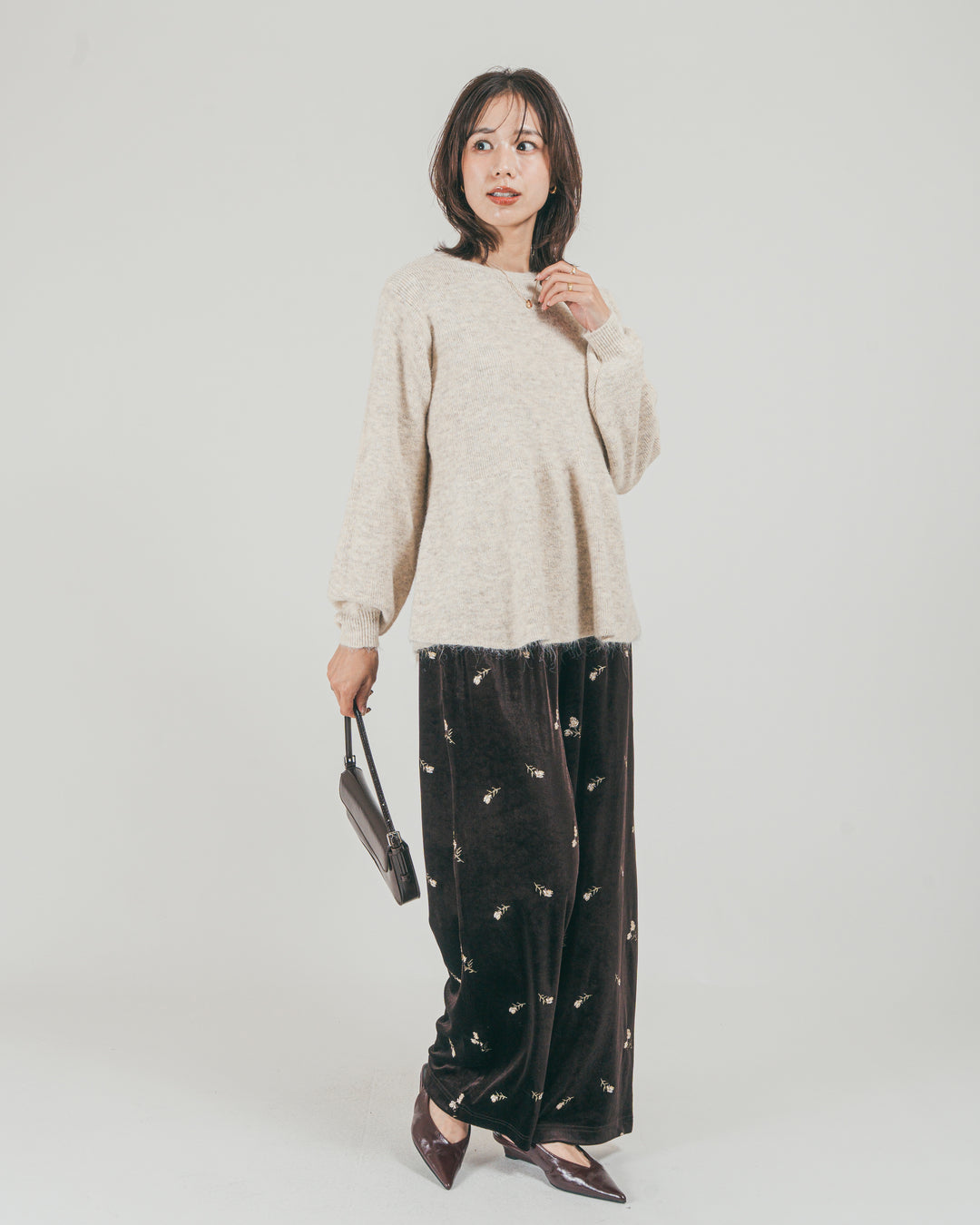 ［SET］モヘア Peplumニット + Flower刺繍 ベロアパンツ（2SET）