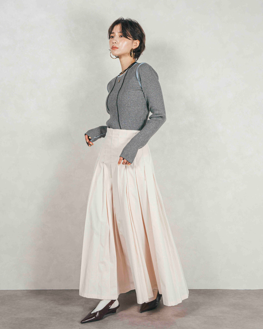 ［SET］バイカラークルーネックニットトップス+W-Tuckプリーツロングスカート（2SET）