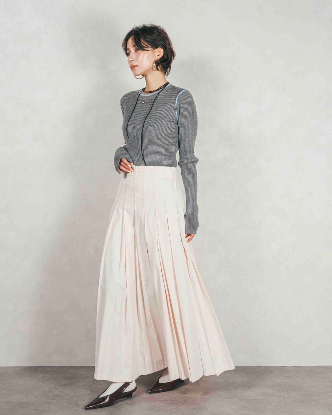 ［SET］バイカラークルーネックニットトップス+W-Tuckプリーツロングスカート（2SET）