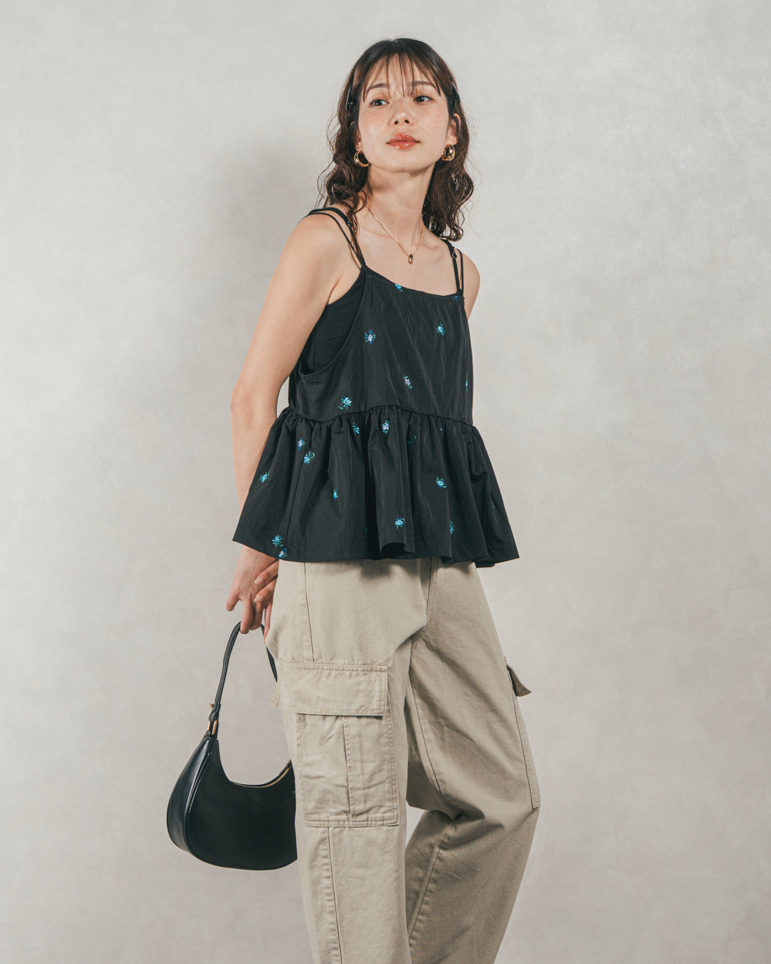 ［SET］Flower刺繍　ボリュームキャミ + ピグメントツイルカーゴパンツ（2SET）