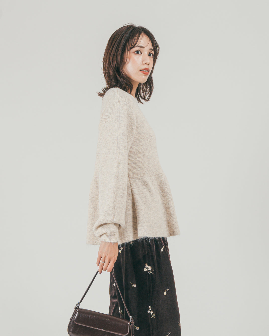 ［SET］モヘア Peplumニット + Flower刺繍 ベロアパンツ（2SET）