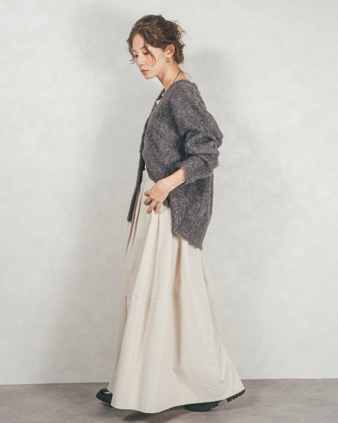 ［SET］Airyフェザー ニットカーディガン+コクーンシルエットロングスカート（2SET）