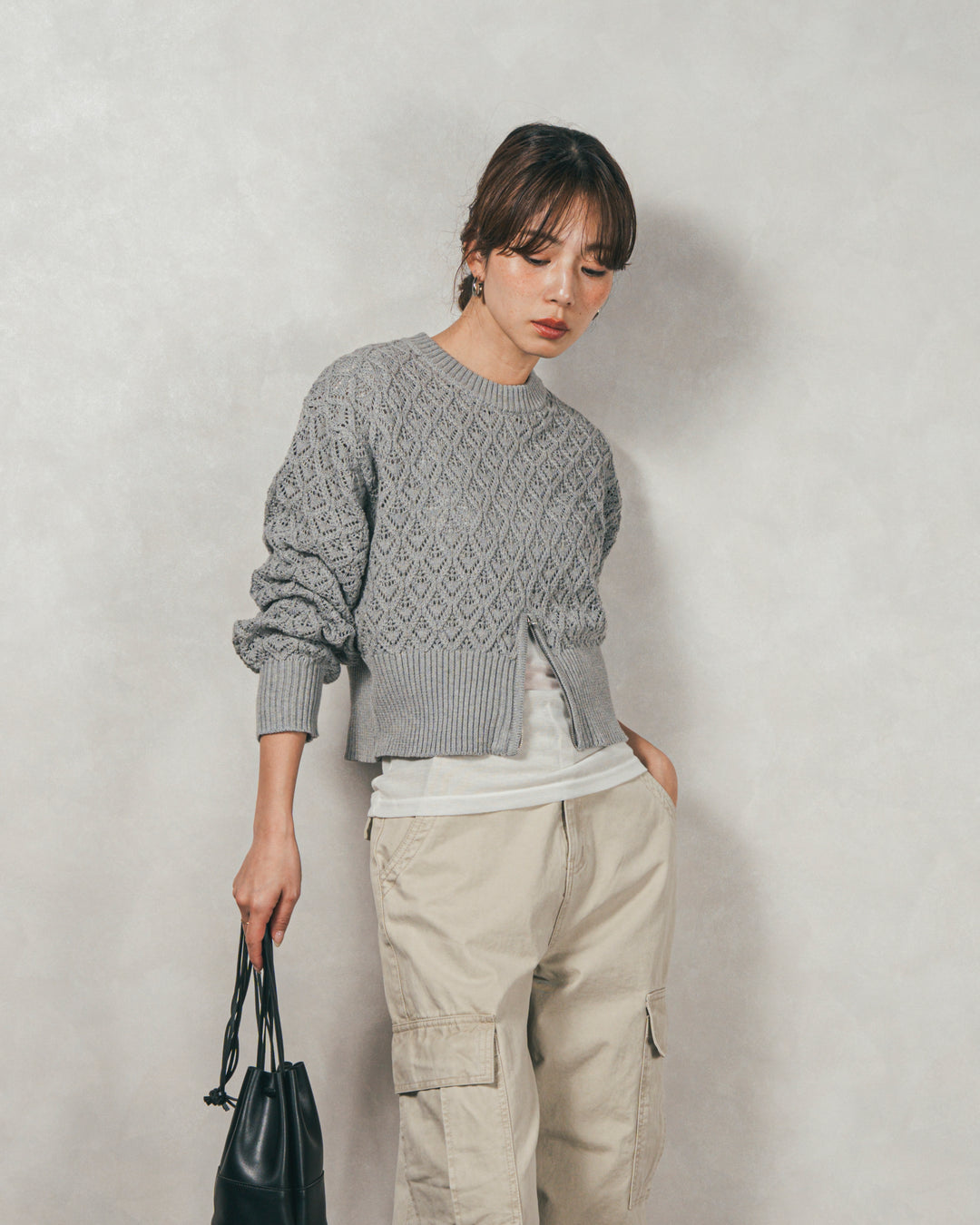 ［SET］透かし編みフロントスリットニット+ピグメントツイルカーゴパンツ（2SET）