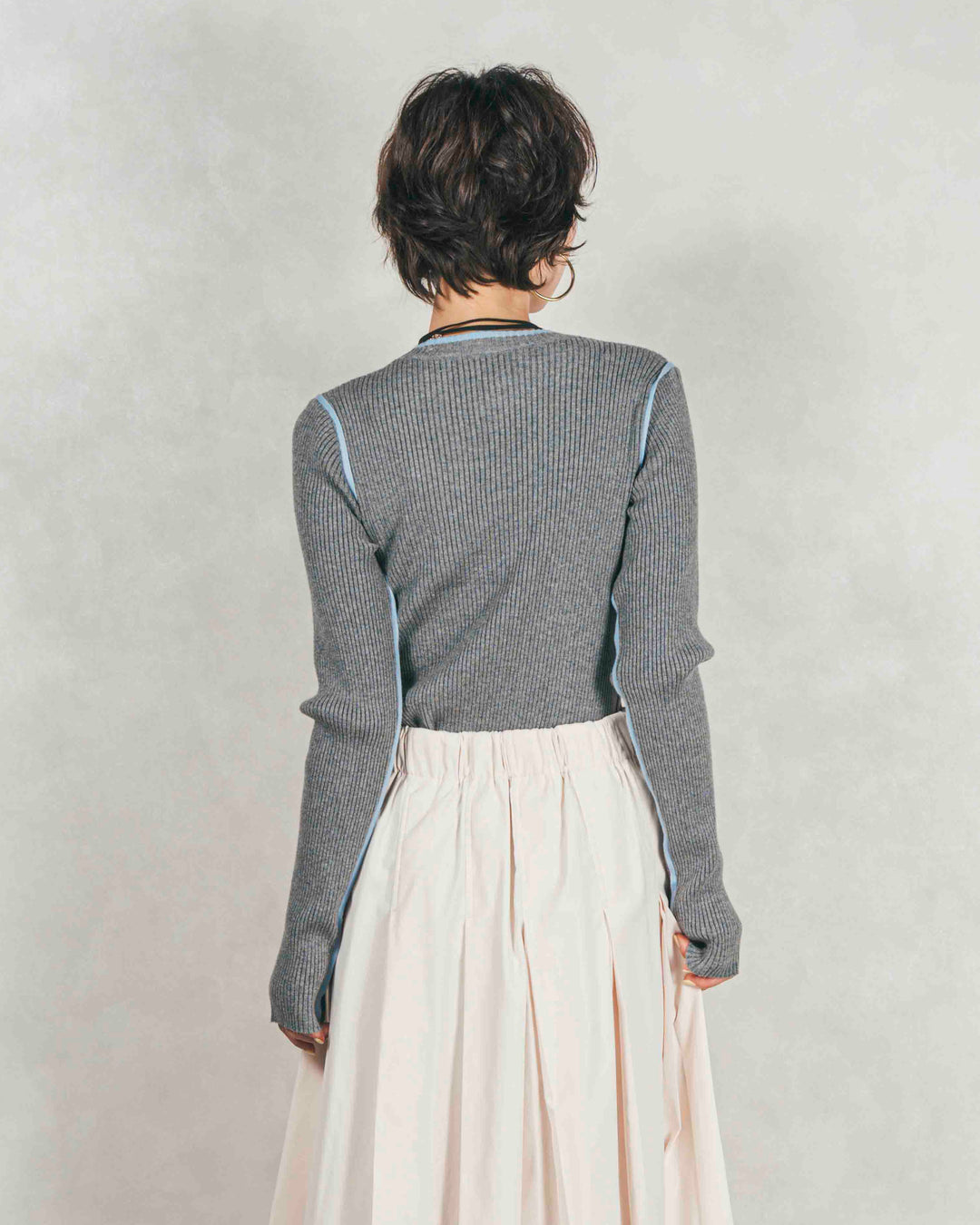 ［SET］バイカラークルーネックニットトップス+W-Tuckプリーツロングスカート（2SET）