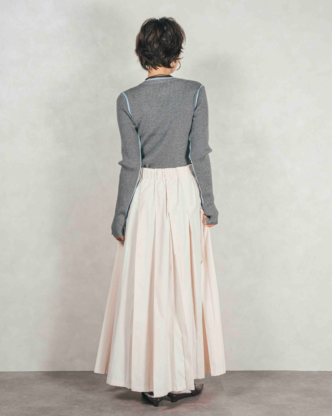 ［SET］バイカラークルーネックニットトップス+W-Tuckプリーツロングスカート（2SET）