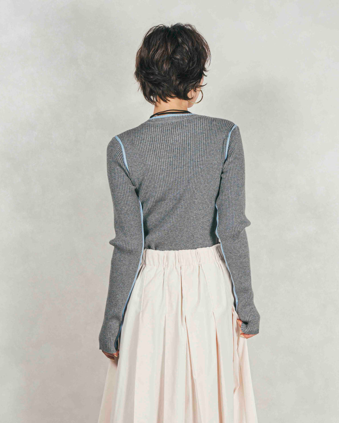 バイカラークルーネックニットトップス (GRAY x LIGHT BLUE)