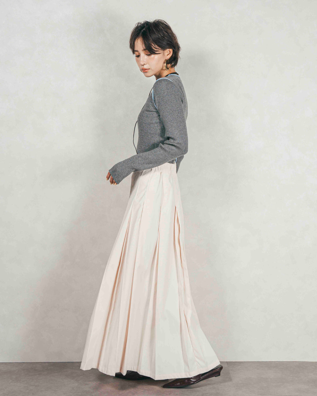 ［SET］バイカラークルーネックニットトップス+W-Tuckプリーツロングスカート（2SET）
