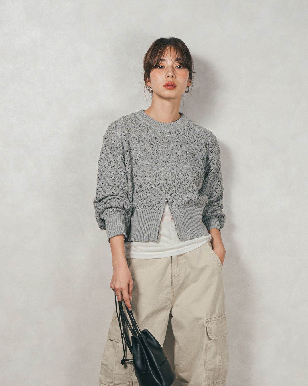 ［SET］透かし編みフロントスリットニット+ピグメントツイルカーゴパンツ（2SET）