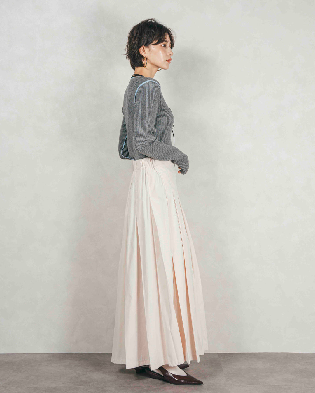［SET］バイカラークルーネックニットトップス+W-Tuckプリーツロングスカート（2SET）