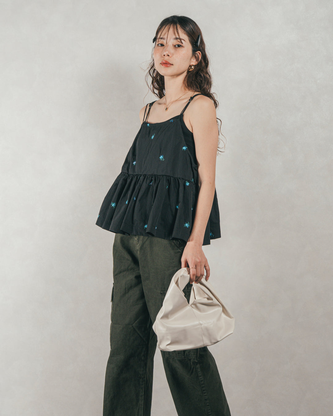 ［SET］Flower刺繍　ボリュームキャミ + ピグメントツイルカーゴパンツ（2SET）